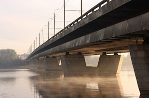 Демонтаж мостового полотна и тротуара  