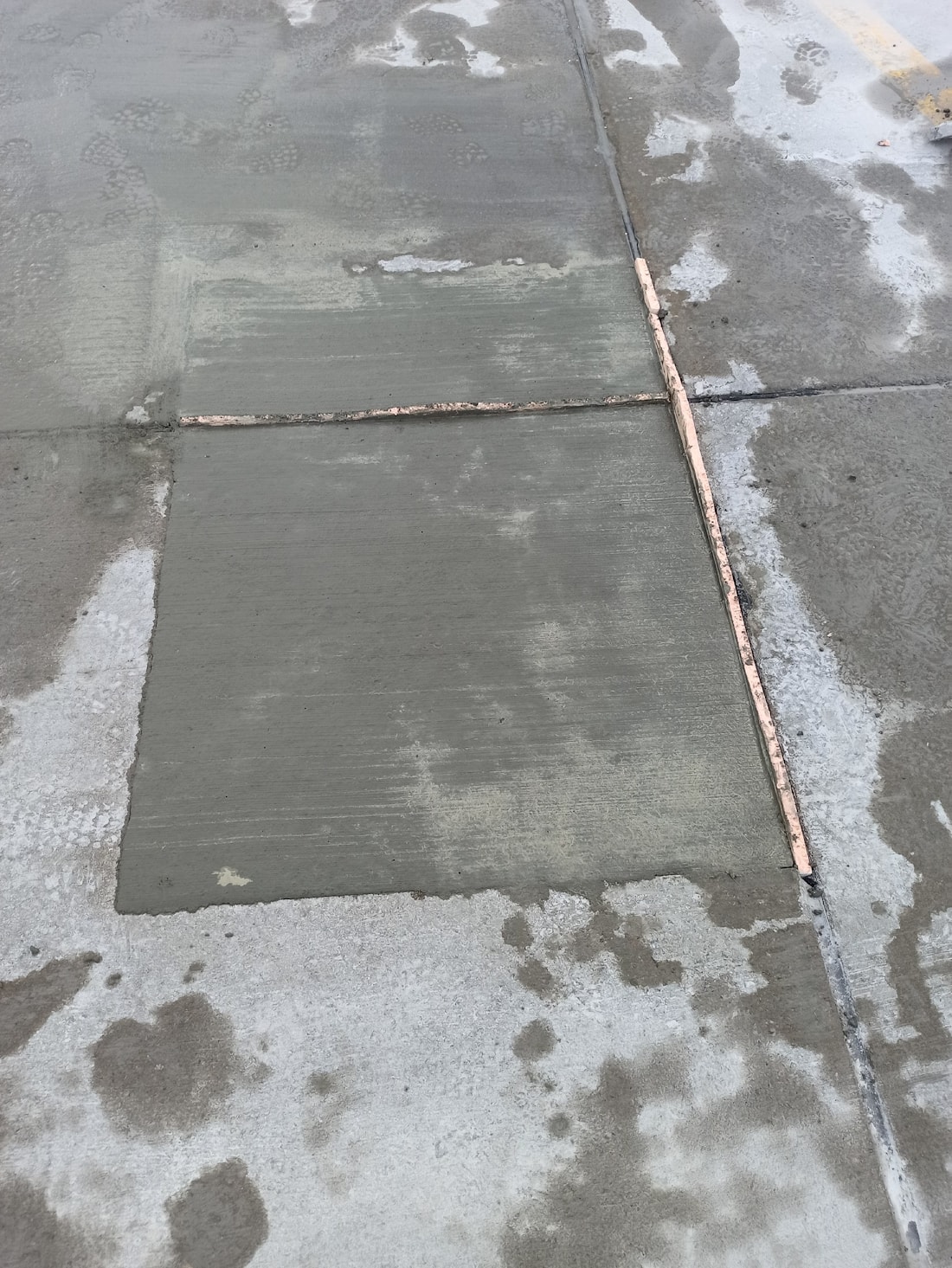 Ремонт бетонного покрытия. Установка бортовых камней бетонных: при цементобетонных покрытиях.
